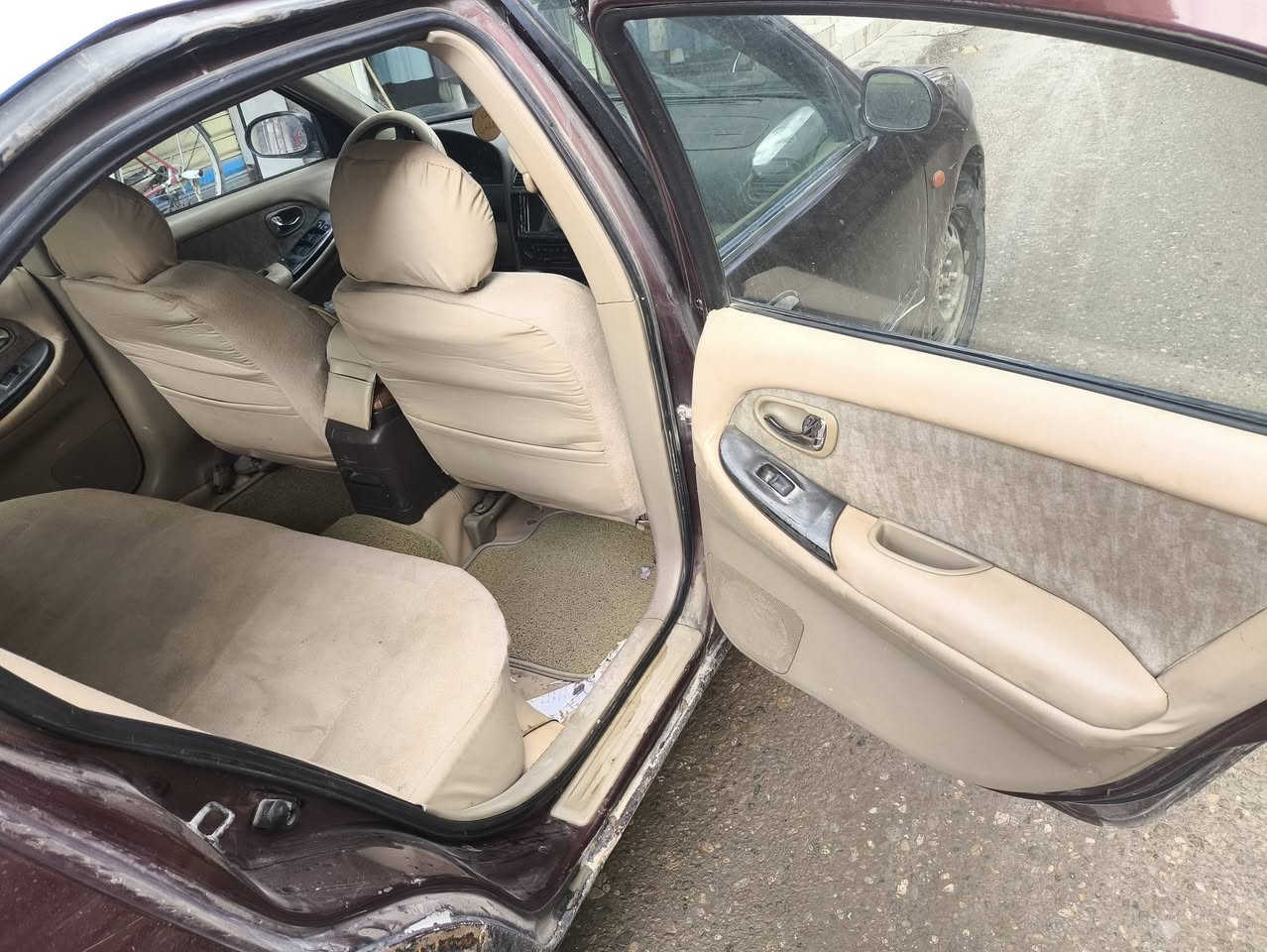 السلام عليكم 
نيسان مكسيما موديل ٢٠٠٠ 
محرك ٢٠٠٠ /٦ بستم 
السيارة جاهزة 
يرادلها شغلات بسيطة كلش
بأسمي رقم بغداد 
السعر ٥٥ او بيها مجال 
للاستفسار ***********
مكاني ديالى بعقوبة حي المعلمين
