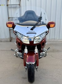 للبيع Goldwing كولدن 2001 لون متغير ماروني على مشمشي دخول جديد مال رمب...