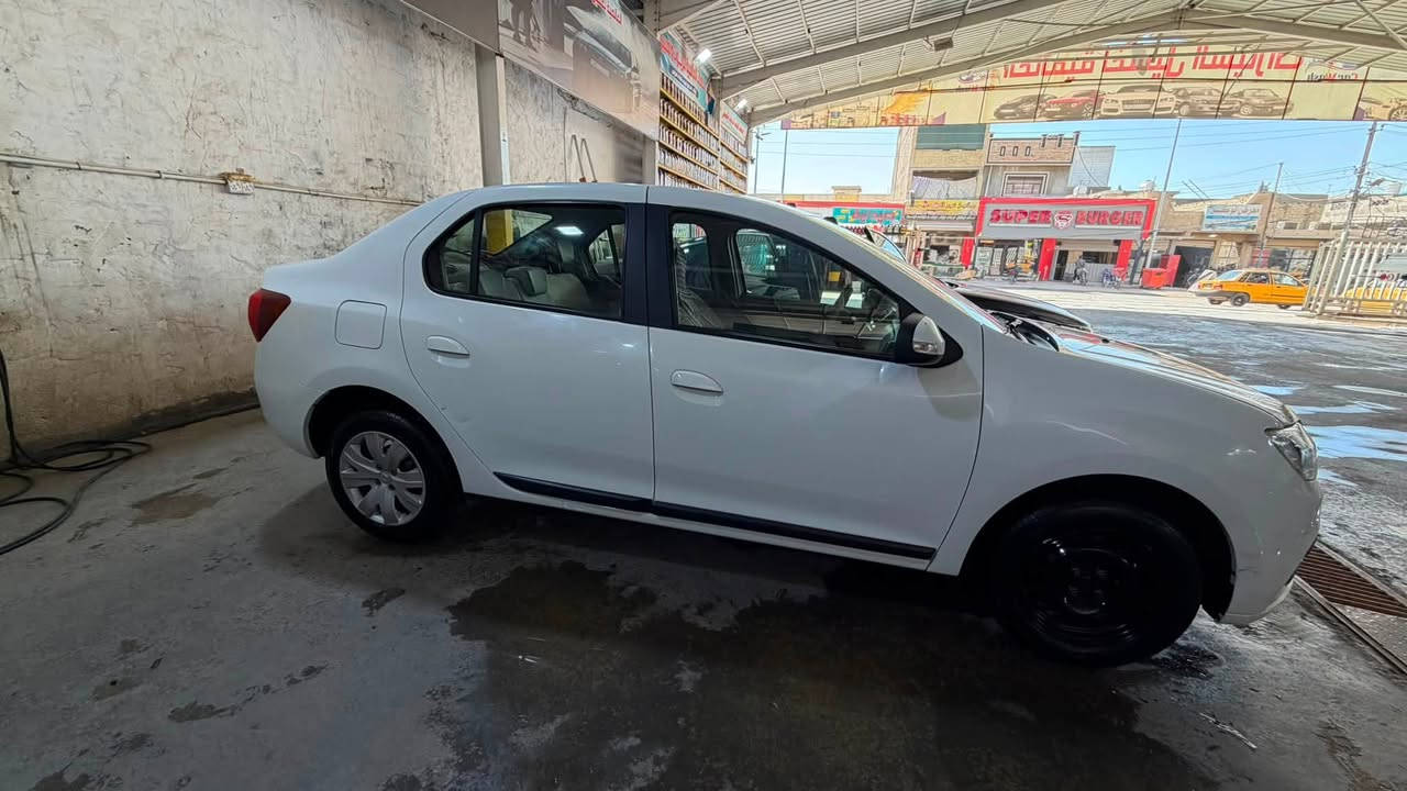 � للبيع رينو سيمبول SE موديل 2022 🚗

* رقم بغداد
* ماشية 11 ألف كم فقط
* سيارة نظيفة جداً واستعمال خفيف
* محرك اقتصادي وأداء ممتاز
* داخلية بيج أنيقة ونظيفة
* تبريد وتدفئة وكالة
* شاشة أندرويد
* كاميرا خلفية + حساسات خلفية
* ليد نهاري 
* كشافات ضباب
* مثبت سرعة (Cruise Control)
* تحكم بالميديا من خلف الستيرن
* مرايا كهربائية مع إشارات جانبية
* 4 جامات كهرباء
* السيارة لا تحتاج أي مصروف وجاهزة للاستخدام
* بيها ملاحظة بسيطة بعض  الخدوش 

💰 السعر المطلوب: 92 ورقة

للاستفسار ***********
