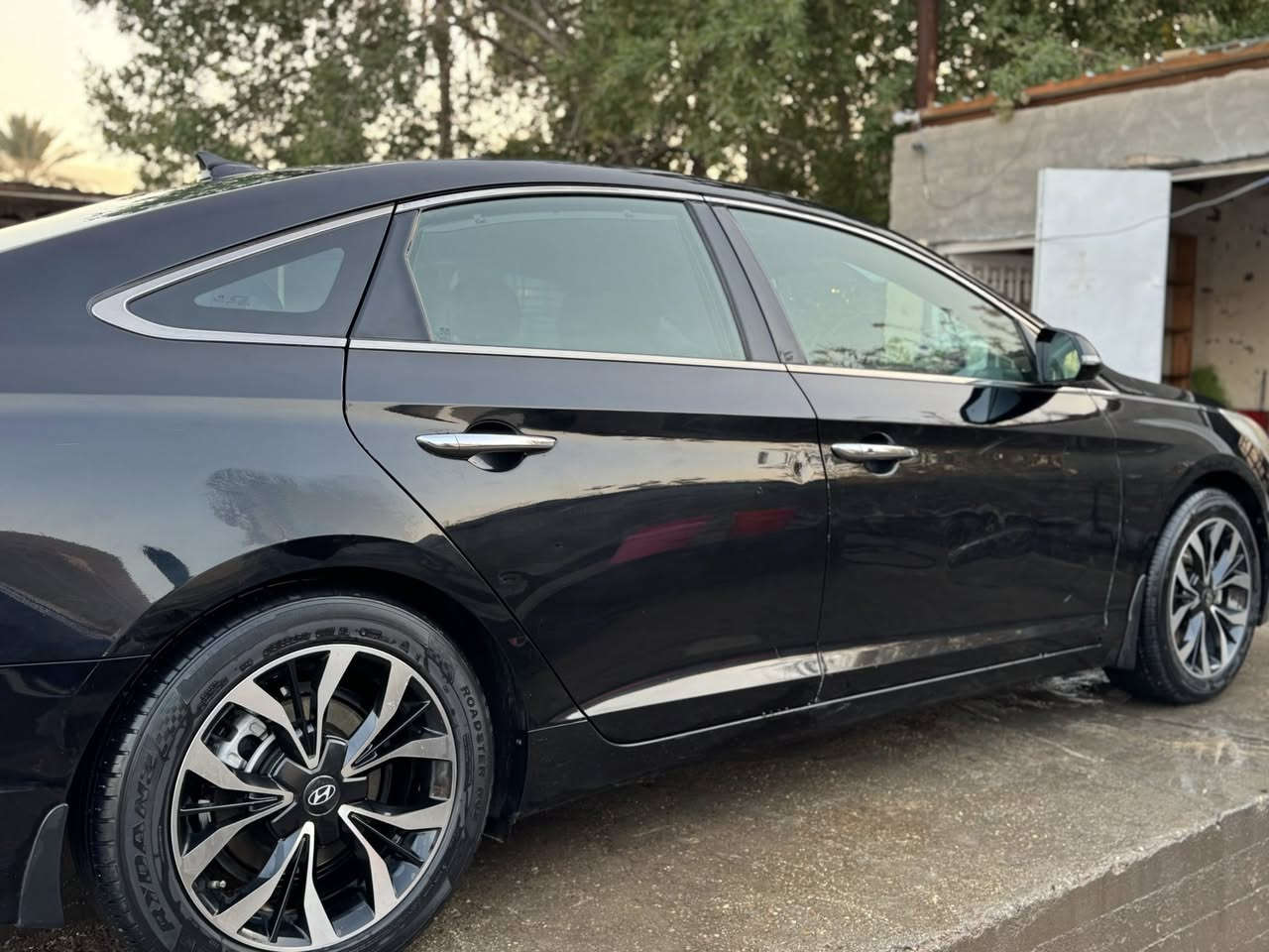 سلام عليكم
هيونداي سوناتا 2015 Vip خليجي 
السياره مكفوله من الصبغ والتبديل والفتح مكينه كير كفاله صدر امامي وخلفي وتبريد وتدفئه كله جديد شرط 
السياره ليبل واحد مكفوله من الصبغ والتبديل والتعديل ماعدا الشخط الي موضح والدعاميات بيهن تعديل وهذني بلاستك 
ماشية ١١٠وقابل للزيادة حقيقي
منظومه زنون كامله بيها 
رقم بغداد شبه المميز بي ٣ارقام متشابهة بسمي 
السياره اعلى فئه بالسوناتا فول
حجم المكينه 2400مكفوله دوش
كير مكفول 
فول خنك مواصفات 
داخل جلد+تدفئة وتبريد بالكشنات+تحكمات كهربائية
كروز سرعة
نضام ترحيب عند الاقتراب 
بصمه + بصمه ابواب + صندوق 
اوتو هولد
بنراما 
ويل كب بلادي 
ستيرن سبورت
دبل أكزوز
تخم تاير جديد + صدر جديد
شاشه كبيره كار بلاي  ام الرام لمس تدعم ايفون + گالكسي
مري جانبيه قلابه
كامره خلفيه 
رادارات جانبيه وخلفية واماميه 
لدات خلفيه 
نظام انفكيشن 
اشاره مري جانبيه وتنبيه رادار ايضآ بالمري 
بردات بوب  وجامة خلفية بلاديه
دمام خلفي بلادي
تبريد قطعتين
كير اوتو + عادي
تحكم ستيرن جهتين 
مثبت سرعة cruise control
لايت عدسه بلادي
لد امامي نهاري
بكلايت خلفي شمعة بلادي
لدات اناره داخليه+يدات الابواب لد ترحيب
صندوق ذكي عند الاقتراب
ثلاث انظمه قياده  Eco + Normal + sport 
دركه خياط 
شاشه اظهار وتنبيه الاعطال 
بلوتوث + 3 مخارج USB 
مرأة تعتيم
نطام مانع انزلاق Abs+ اضائه الاناره داخليه تحكم  

اخوان السياره جديده وما بيها اي نقص غير الي موضح .ما عجبك المنشور كلمة طيبة وعبره وربي يرزقك احسن منها كلشي اكو بالسوك 

مكاني بابل الكفل
السعر ١٦٠ وبيها مجال للطيبين 
الاستفسار ع الرقم ***********
