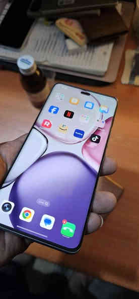 هونر اكس ٩سي الحديث ذاكرة ٢٥٦ الجهاز بي فطور بلضهر وعواج بلشاصي بسيط فقط الباقي مكفول كلة شغال طبيعي بدون ملحقات مكاني مدينة الصدر 
السعر ٢٢٥الف *********** بغداد
