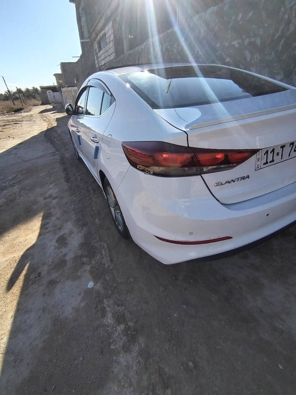 سلام عليكم للبيع الانتره 2017 خليجي رقم بغداد انكليزي ماشيه(70)
فول مواصفات واحد علئ واحد

محرك 2000 دوش +فتحه سلايت +شاشه كبيره+حاكيه بلوتوث +حساسات امامي خلفي +خمسه ويل كب +مري شفط +كشنات قلب +نيكل علئ جام فول للخير)
ملاحظه (سياره مكفوله كفاله عامه حته من البارد) 
السعر :150وبيه مجال

الرقم:***********

مكان السياره :كربلاء طويريج
