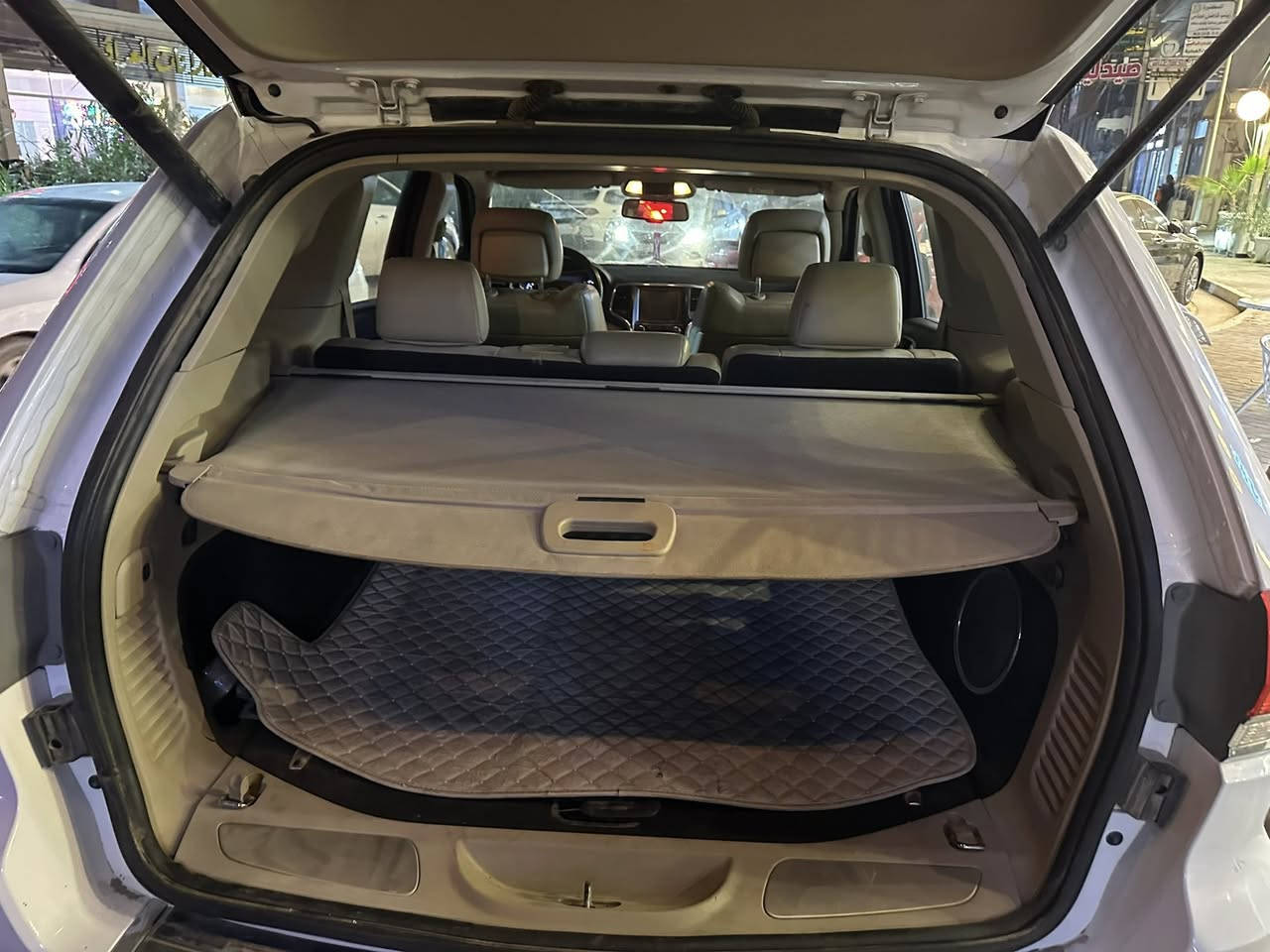 جيب خليجي ٢٠١٤-لمتد رقم بغداد- بيها ربع باب سائق .فقط كامل موصفات .باسمي .التواصل على الرقم ***********.موقع السيارة كربلاء  السعر ٢٢٠$
