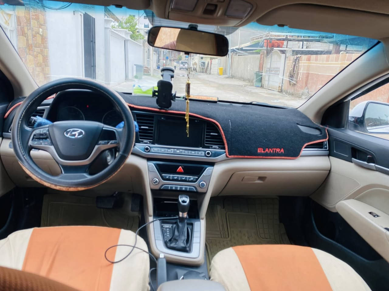 السلام عليكم 

ألنترا 2017 خليجي للبيع 

فئه ال GLS أعلئ فئه بالالنترا 

فول مواصفات عدا البصمه 

رقم بغداد باأسمي 

حساس خلفي 

كاميرا خلفيه 

مري شفط 

3 انظمه قياده 

مكينه 2000 دوش

ناقل الحركه AT

بالحقيقه احلئ من الصوره 

السعر 143 بيه مجال للطيبين بسيط

التفاصيل واضحه بالسونار 

العنوان بابل _ أجبـله 

رقم الهاتف ***********

مايعجبك السعر الله يوفقك السوك بيه أشكال الله يرحم والديك أعبر المنشور
