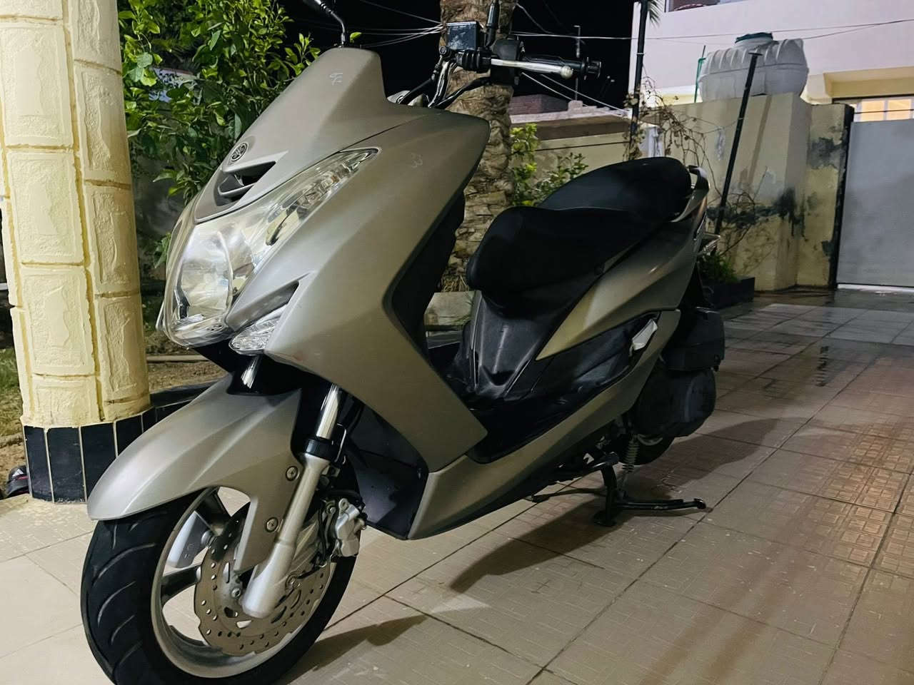 ماجستا للبيع
الدراجة مكفولة كفاله عامة الدراجة نضيفه حيل شخط مابيها زوج تايرات جدد كهربائيات مالتها كامله مابيها اي نقص الدراجة خير من الله شلعه ومعدل باتري جديد كلشي بيها كامل مكمل 
العنوان: ديالى المقدادية 
الرقم :*********** 
السعر : خاص 
واتساب موجود هم
