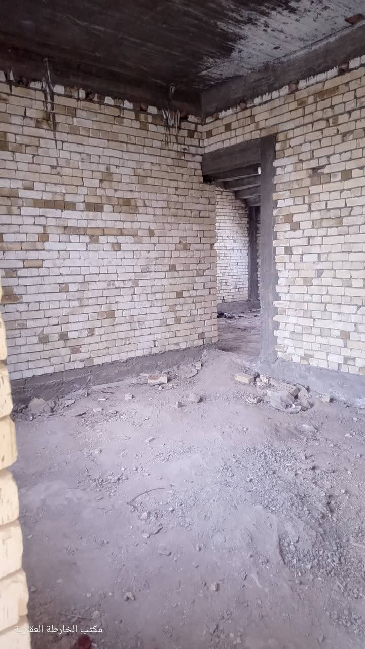 🏠 هيكل بناء حديث.. صُمّم ليكون بيت العمر! 🏠
إذا كنت تبحث عن الرقي، والمساحة، والموقع القريب من كل شيء.. مكتب الخارطة العقارية يقدم لك هذا العرض المميز:

📍 الموقع: الحلة -قرب كوين بارك . 🛣️ المميزات: الشارع بي #مزارع_جميله_جدا وشوارع واسعة (10) متر مبلطة،قريبة جداً من الشارع العام.

✨ تفاصيل البناء (تصميم عصري):
المساحة 200 متر #زراعي_سند٢٥ ، مقسمة بذكاء لتتوفر لك الراحه
🛌 غرفتين منام واسعة.
🛋️ صالة استقبال فخمة + قاعة داخلية مميزة .
🍳 مطبخ تجاري.
🚿 صحي مجمعات (داخلية وخارجية).
🚗 كراج سيارة واسع .
💰 السعر: 135 مليون (وبيه مجال قليل للجادين).
📱 لا تضيع الفرصة.. اتصل الآن للمعاينة: ***********
📍مكتب الخارطة العقارية نحن لا نبيع عقارات فقط.. نحن نختار لك مستقبلك.
