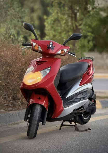 السلام عليكم ' سكنس فحل ياباني نوزل خطين للبيع 
الدراجه ماشيه ٣٥الف (ابلاديه) ما مفتوحه اينقص ما بيها وبرغي واحد مامبدل كلجات كلشي على البلاد كفر ختم واحد ويه لمكينه كيجات سرعه كيج بانزين كهربائيات اشاير كلها شغاله نكره سلف تجي تجيب وياك فيتريه ثنين يفحصون وايخلل بلدراجه تاخذها ابلاش  اوراقها كامله
عارضها ٩٠٠ وبيها مجال قليل كلش 
واتساب ***********
مكاني بغداد حي الجهاد
لدراجه بيها سستم ودمام كامل
