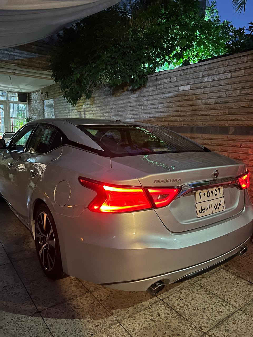 السلام عليكم نسيان مكسيما 2018 sr مواصفاتها معروفة بيها جاملغ خلفي و نص جنطة صبغ مكان بغداد الكرخ 
السعر 125 و بيها مجال 
***********
