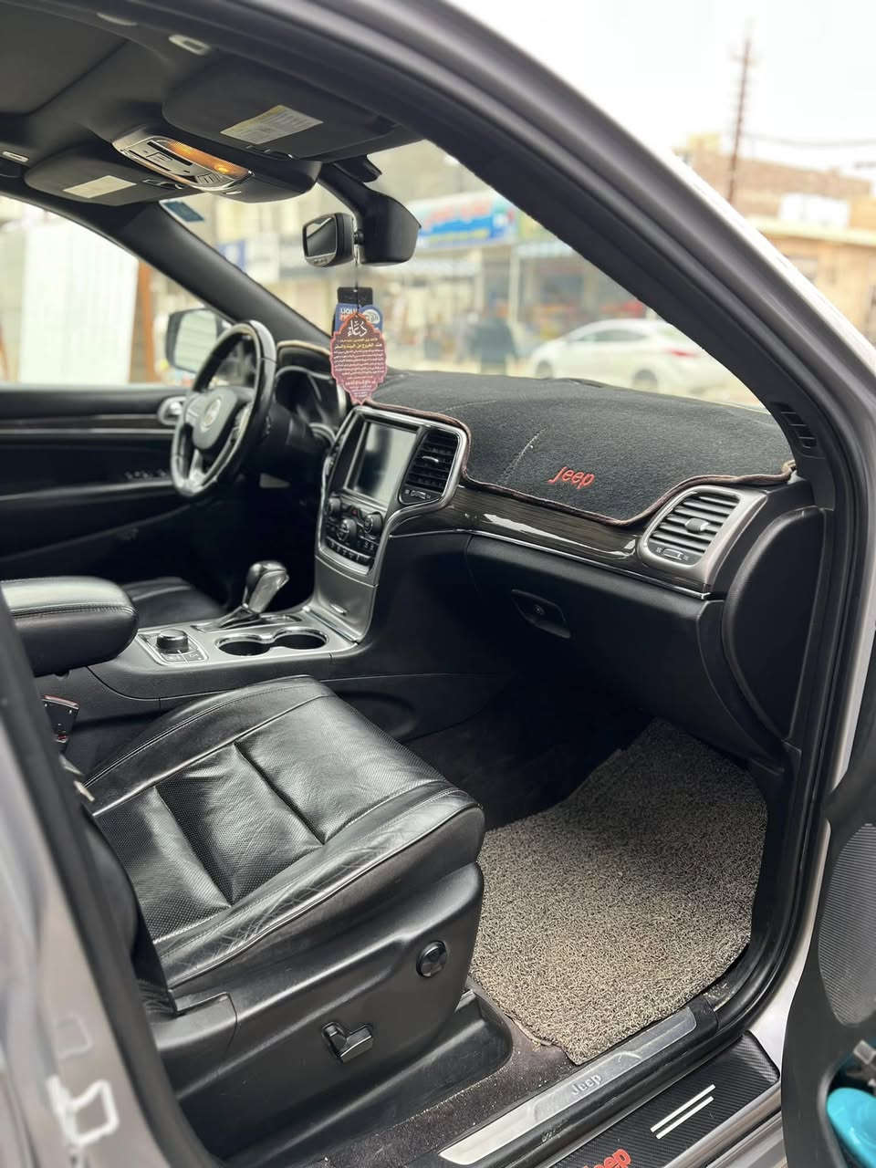 السلام عليكم 
للبيع فقط جيب كراند شيروكي 
مديل 2018 اوفر لاند جكات 
فول الفول 
بنراما 
تدفئه تبريد كشنات 
شاشه كبيره
جنطه كهرباء 
كشنات كهرباء 
بدون حادث 
دعاميه وشويه بل جاملغ الامامي الايمن 
بدون ايرباك 
ماشيه 88mil
السعر ٢٤٠$
مكاني بغداد الكرخ
وبيه مجال بسيط 
للاستفسار الاتصال ع الأرقام
***********
***********
ابو يمان
