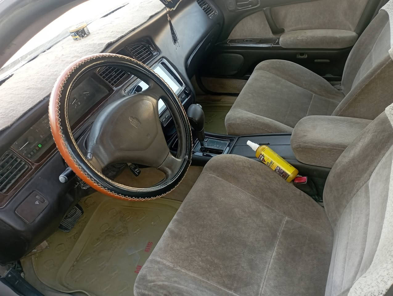 السلام عليك للبيع بطه فصل رقم انكليزي بصرة سنوية مجددة لل2030 كفالة من الكص والنقل جثة والصبغ العام والظربة القوية محرك وكير 2500مكفولات تخم تاير حدادية 100% بدي ودواخل بالكارتون كهربائيات "تبريد ثلج" ، السيارة جاهزة مجهزة شرط مابيها كل نقص احلى من الصور وتحويل، شرط تراي وين ما يعجبك، السعر 60وبيها مجال عنوان بصرة الزبير والشراي يتصل ويدلل *********** ترهم مراوس
