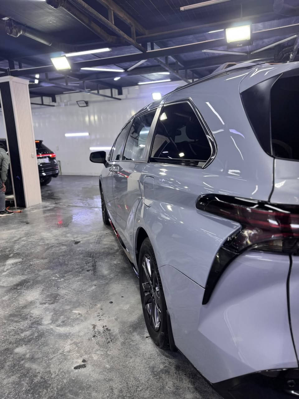 بسم الله الرحمن الرحيم
من رخصة مدير الاكروب اعادة النشر بسبب تنزيل السعر 

تويوتا سينا موديل 2024 مواصفات xse يعني فول مواصفات 

حادث خلفي كلش بسيط السيارة بدون ايرباك وصور الحادث مرفقة بلمنشور ماشية  تقريباً 18 mi السيارة حيييل نضيفة البجم كبس

السعر ٣٠٠$ 

اني مكلف بلنشر وغير متواجد على النت 

مكان السيارة بغداد

هذا رقم صاحب السيارة 

***********

***********
