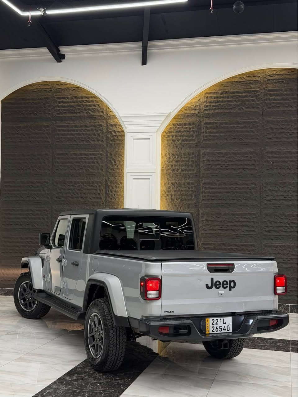 Jeep gladiator 2022 
چاملغی لای سایەق هەندێک سبوغە لەگەڵ دوو دەرگا بیلاد  گۆراوە 
8 هەزار مایل رۆشتوە سەیارەکە کامل جاهیزە بێ مەسروفە نرخەکەشی زۆر گونجاوە 
بۆزانیاری زیاتر پەیوەندی بکەن 
*********** 
عدنا جيب كلاديتور السياره بيها جاملغ مال سايق شويه بيه صبوغ و البابين مغيرينه بيلادي السياره ماشيه ٨ الاف مايل مجهزه للتواصل 
*********** أربيل, العراق
