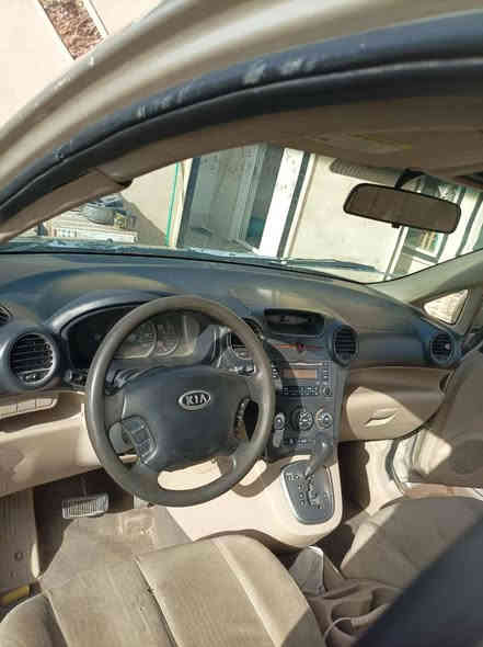 سلام عليكم
روندو 2008 مكينه 2700
مكينه وكير جديدات 
بيها صبغ  بنيد وجاملغين 
سنويه ل 2028

 رايدها ب87 وبيها مجال 
***********
