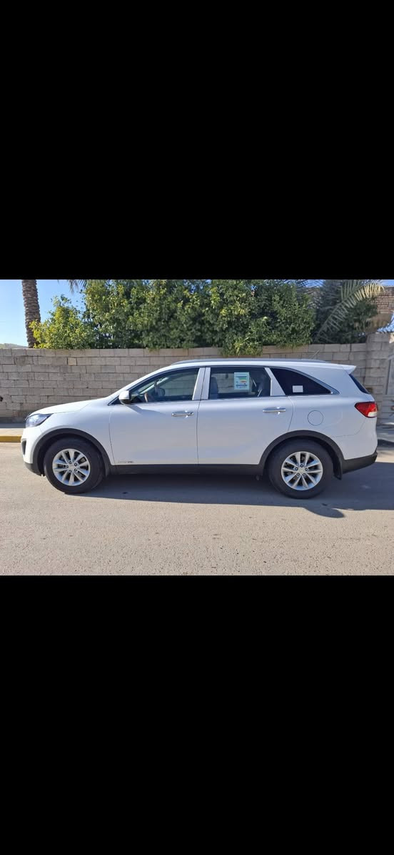 السلام عليكم 
سورنتو أمريكي موديل ١٦ للبيع السياره تخم تاير تحكم ستيرن ٦سلندر ٧راكب السعر ١٧٣ورقه بيه مجال الاتصال  ***********
