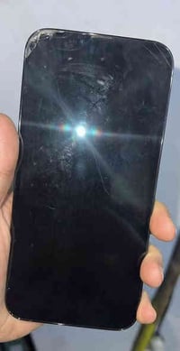 13 برو ماكس مفطور ضهر وشاشه وكله شغال اي خلل ما بي علفحص  السعر450 الف...