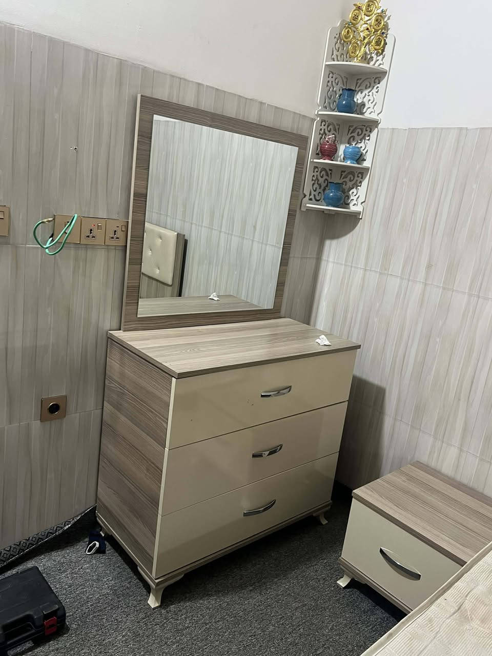 غرف نوم ٥ قطعه سعر ٣٠٠ الف ويا شده نقل كامل شراي يجي خاص *********** واتساب
