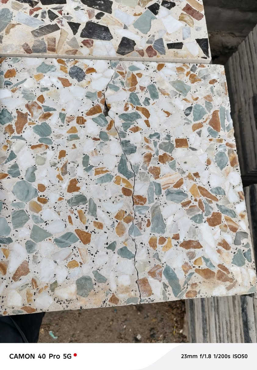 كاشي مكسر  ال ١٠٠ ب 40 الف مطروح
‏مشكل الوان 
‏مرمر و موزائيك
‏واتساب للتواصل ‪***********‬
