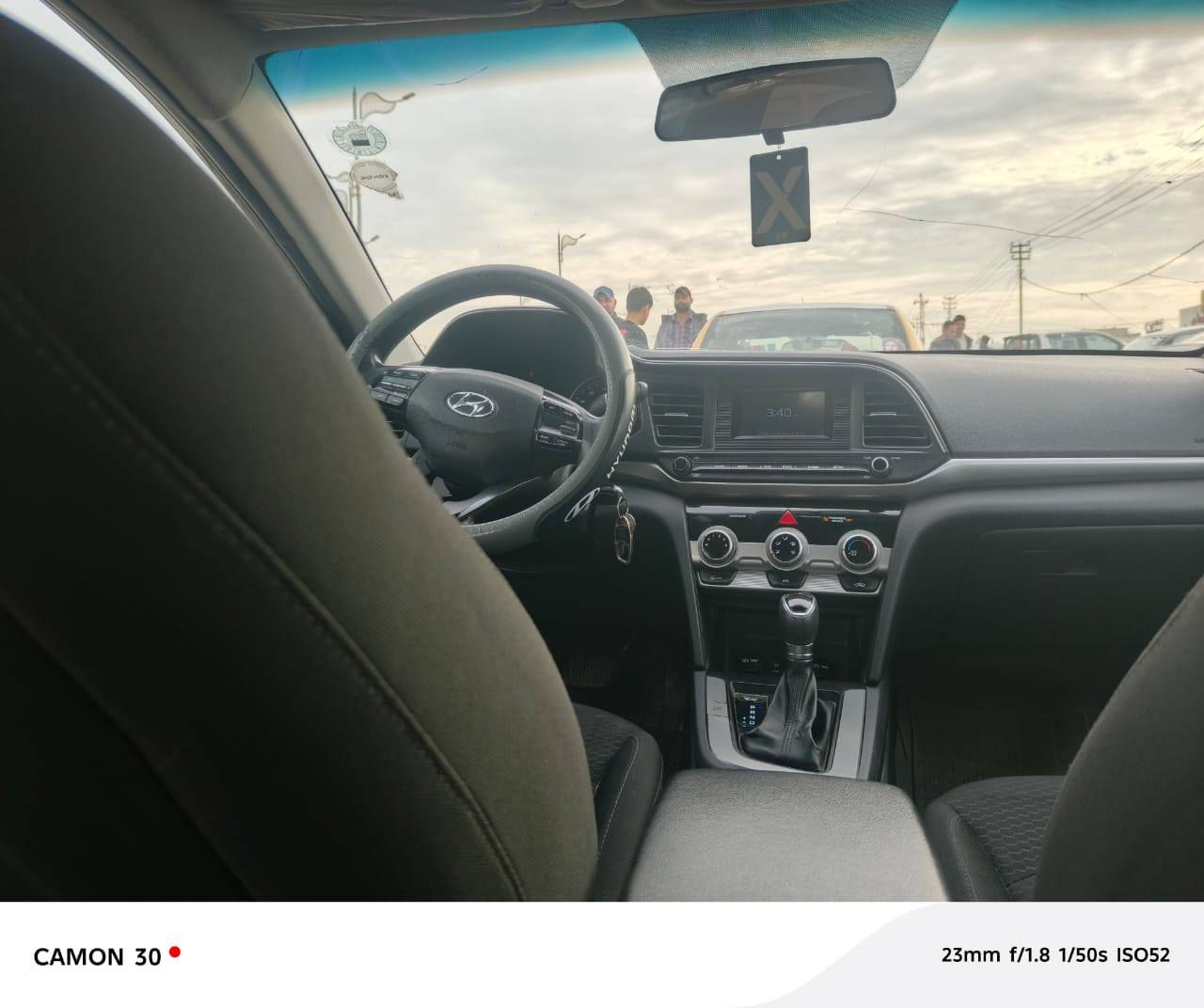 النترا موديل 2019 وارد امريكي بيها جاملغ صبغ عكس السايق وشبر صبغ  بالبنيد جهة الجاملغ المصبوغ محرك 2000 وكير اي تي مكفولات ماشية 126 الف
سعر البيع 130 $ وبيها مجال بسيط للشراي.
السكن بغداد حي اور رقم الهاتف ***********
