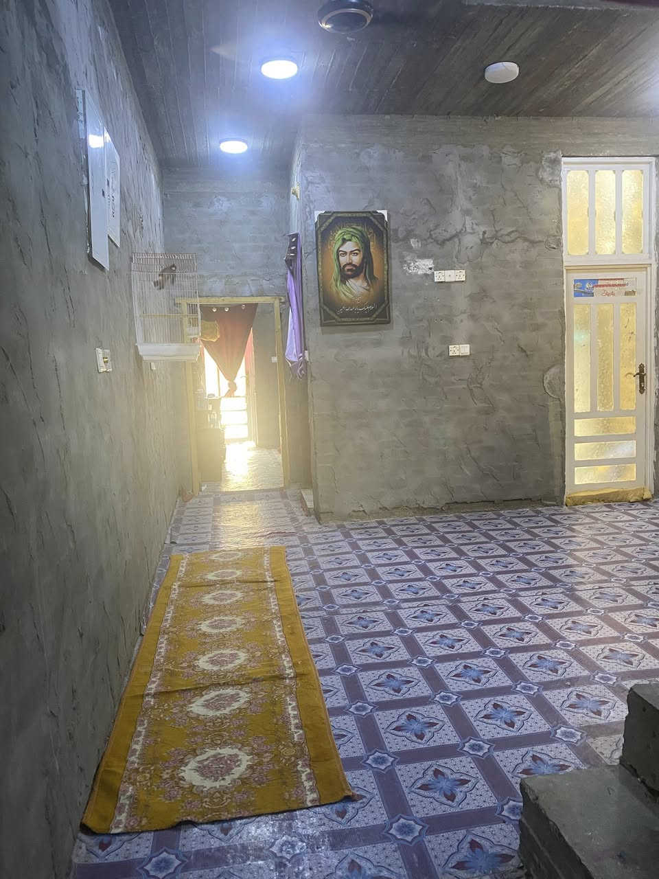 هيكل للبيع ملبوخ بس اسمنت ابو خستاوي جهه المرور خلف مجمع العين السكني لبناء حديث صار سنه  رقم ابو البيت ***********  مكلف بالنشر السعر ٤٠ بي مجال
