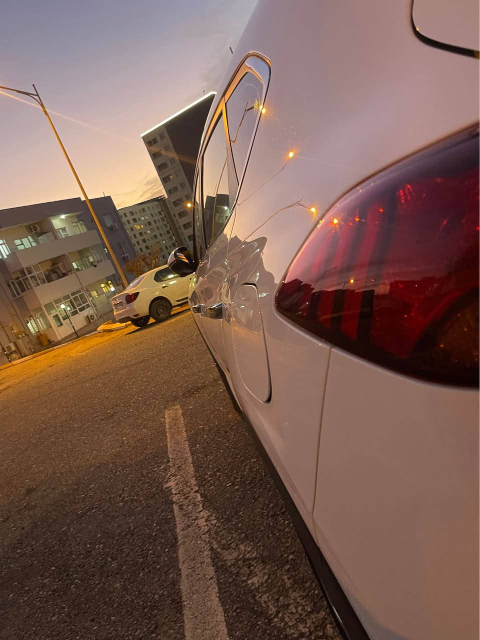هۆندای تۆکسۆن مۆدێل ٢٠٢٠ مواسەفات چیکی 
سەیارەکە بێ بۆیاخە 
گێڕو مەکینەی بە شەرت 
تەنها (٩٠.٠٠٠) ڕۆشتوە 
سەنەوی بەسەر نەچوە بە ناو خۆمەوەیە 
دو بەسمەی بیلادی لەگەڵە خلیجییە
تەنها دو دەستی کردوە بە خۆمەوە 
مواسەفات کوشن کارەبای و حاسە و کامێرە و شاشە گەورە سوکان ڤۆلیۆم تەحدید سورعە سێ مۆدی ڵێخوڕینی هەیە تقیەی تازەیە *********** السليمانية, العراق
