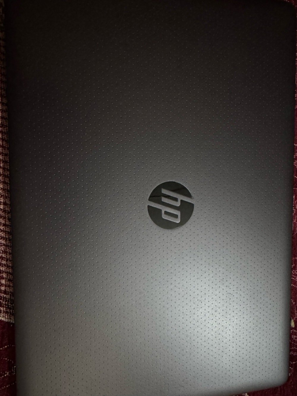 للبيع لابتوب أصلي ونظيف، مناسب للشغل القوي والمونتاج والتصميم والألعاب المتوسطة.

المواصفات:
	•	الشركة: HP
	•	الموديل: ZBook Studio G3
	•	المعالج: Intel Core i7-6820HQ
	•	الرام: 16GB
	•	كرت الشاشة: NVIDIA Quadro M1000M 4GB
	•	كرت شاشة ثاني: Intel HD Graphics530
	•	النظام: Windows 11 Pro
 العنوان: الاعظميه/ شارع عمر 