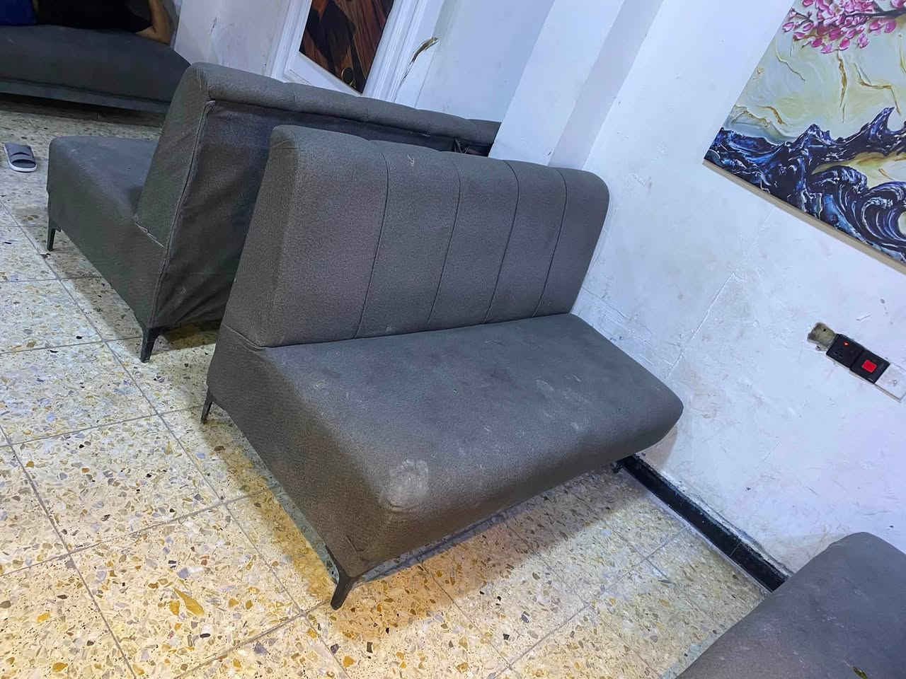 قنفات تخم عدد 14 للبيع نضيفات يحتاجله تعديلات بسيطه بسہ سفنج مالته نضيف ماصارله هواي من مدوشمي مكاني بسمايه
***********
