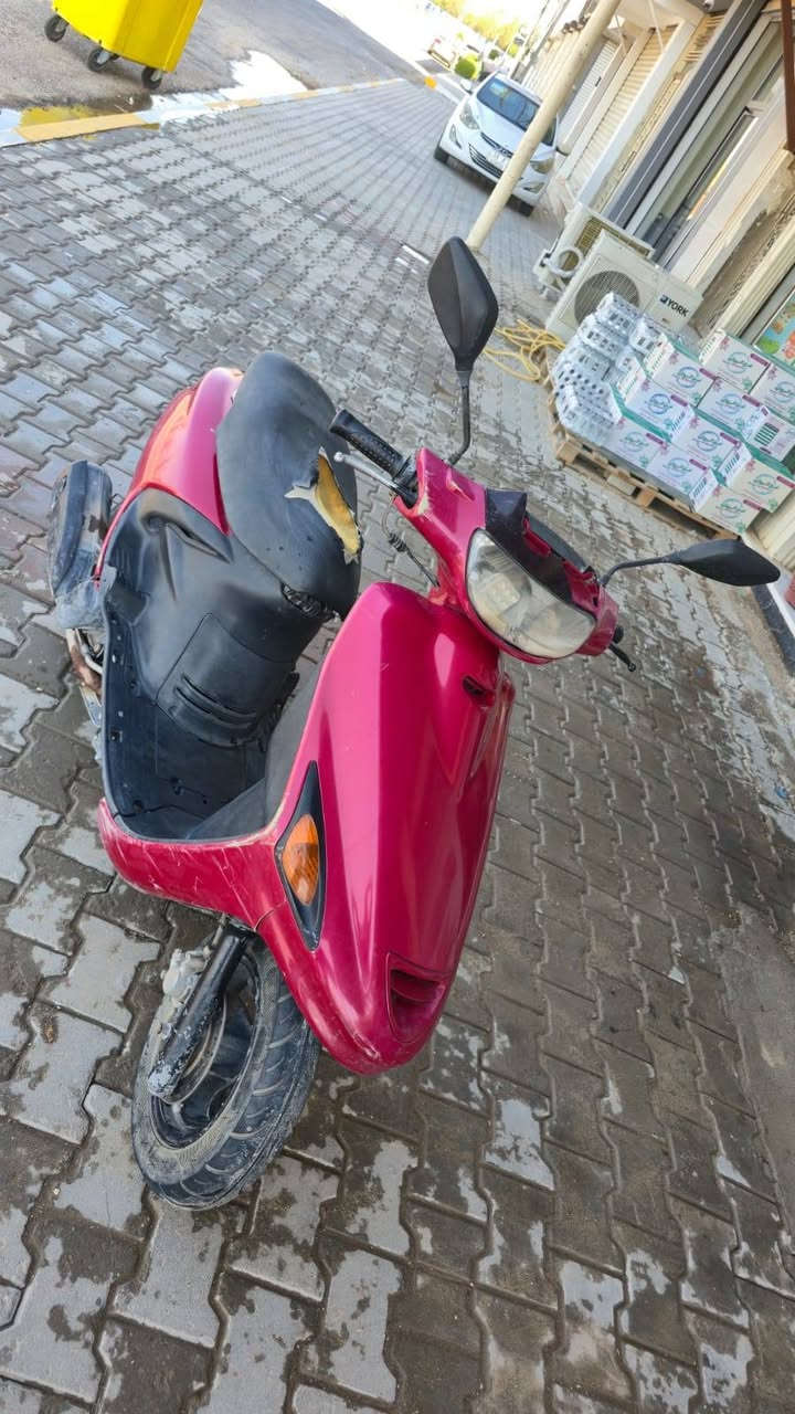 دراجه فراشه المكينه ما مفتوحه وشاصي نضيف يرادلها ترتيب
سعرها ٣٠٠ الف وبيها مجال
التواصل على الرقم بي واتساب
***********
