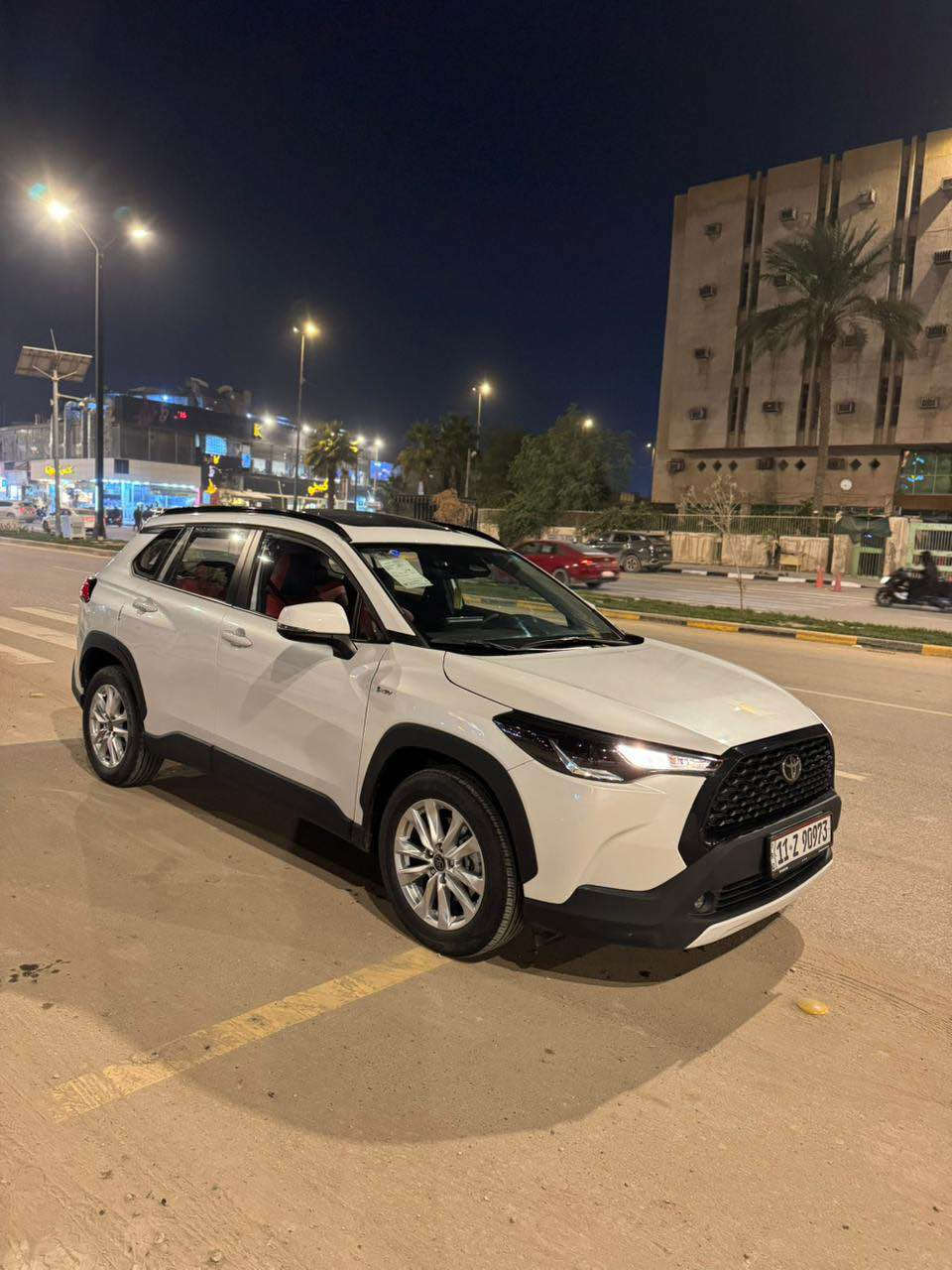 كورولا كروس 2025 HEV .. خيارك الأمثل إذا تدور على SUV عملية ✅

من أبرز المواصفات :

⚙️ محرك اقتصادي بسعة 2000 cc 
🌌 فتحة سقف تزيدك راحة ومتعة
🖥 شاشة تدعم ابل كار بلاي
❄️ قطعة تبريد لمقاعد الصف الثاني
🪑 كراسي مريحة  جلد احمر 
🧱 رادار أمامي لأمان أكثر وثقة بالطريق

🚗💨 كورولا كروس تجمع بين القوة، الراحة، والتكنولوجيا الحديثة حتى تلبي كل احتياجاتك.

✅ السعر 24750000 د.ع
وبيها مجال 
⬅بابل الحله قرب كراج الموحد  
للاستفسار الاتصال 
***********
رقم بغداد بسمي 

#تويوتا #كورولا_كروس # حلة, بابل
