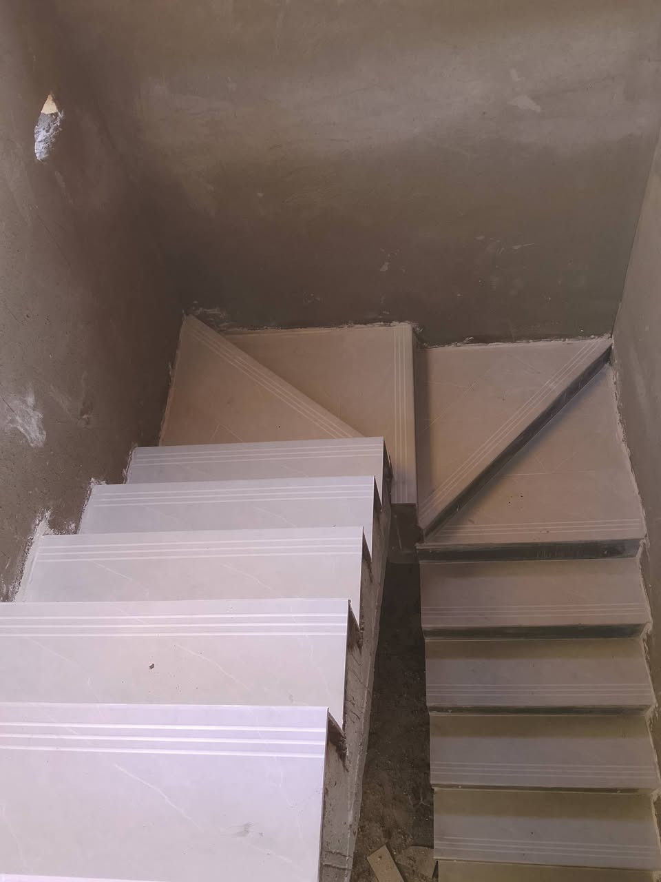 سلام عليكم خلفه سراميك تطبيك درجه اوله جداري أرضي لوح خابرني وبيك خير وتدلل ***********
