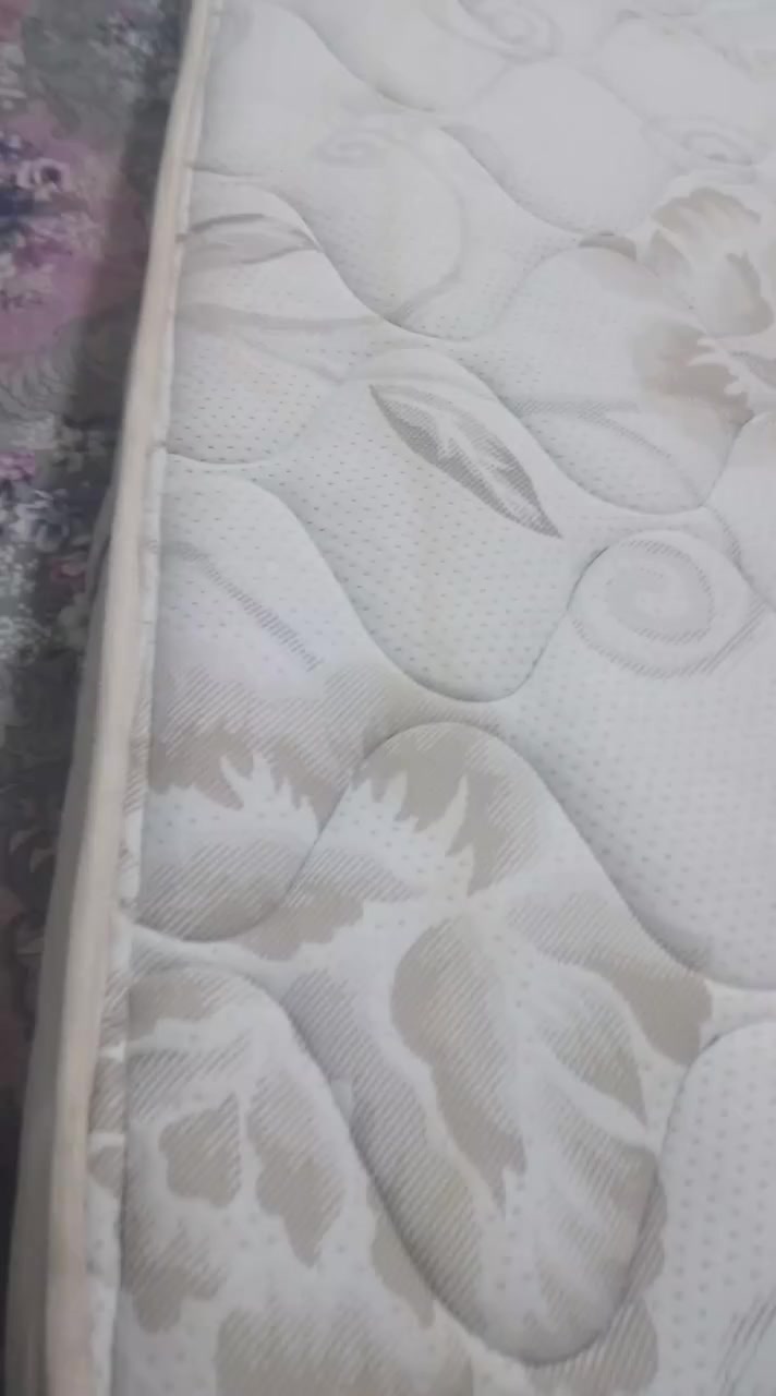 دوشك ابونفرين نظيف جديد مكانه العلاوي شارع ٦ مقابيل متحف العلاوي يريد يتصل على هاذا رقم ***********
