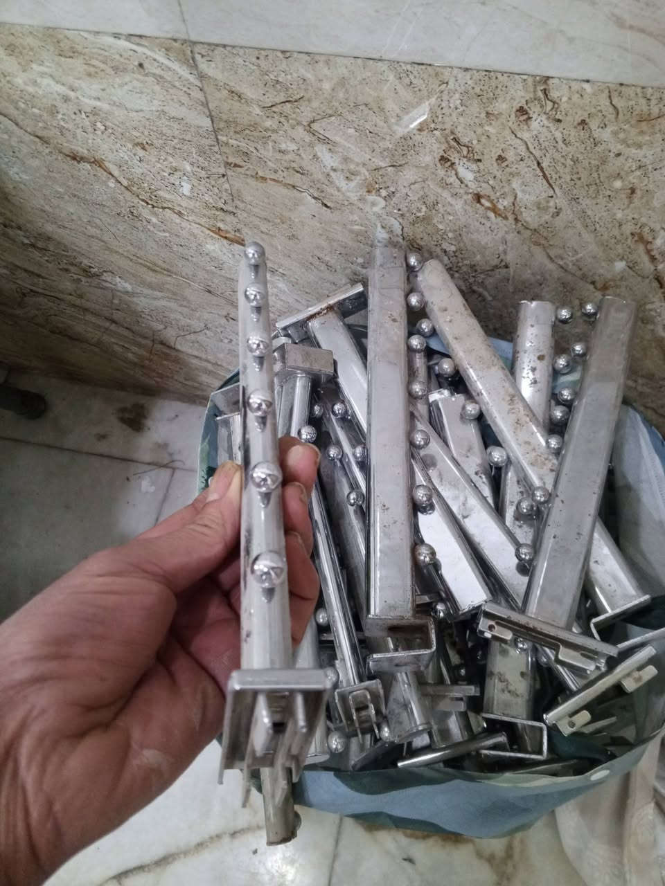 ذراع للبيع العدد 100 العنوان كربلاء حي العسكري العابد تواصل علة الرقم ***********  يوجد واتساب
