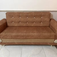 ثلاث نفرات • كنب
