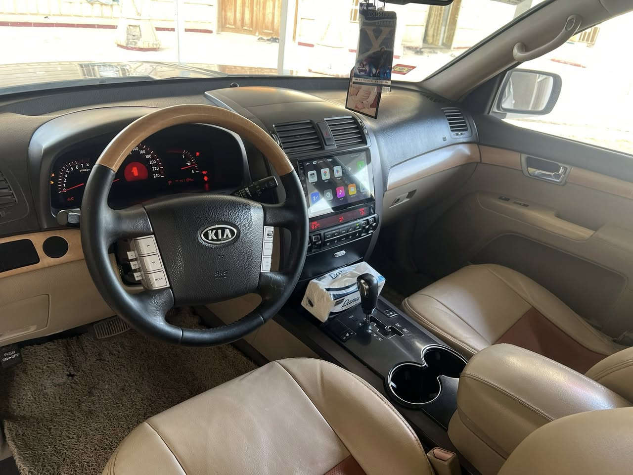 🌷ببركة الصلاة على محمد وآل محمد 🌷
للبيع كيا مهافي موديل 2012  
لون ابيض  رقم بغداد
 سياره مكفوله من ضربه من تبديل من صبغ شرط السونار مواصفات فول واحد ع واحد AWDالفور ويل بصمه تشغيل وبصمه ابواب كشنات جلد وكهرباء فتحه سقف 
كير  ومحرك مكفولات برغي ممفتوح بيهن على وضع الشركه مكينة 6 سلندر 
7 راكب 
3 ثلاث قطع تبريدً 
 شاشه كبيره 
وكامره دواره 
فول تحكم ستيرن جهتين 
 لد امامي ولد خلفي  نضام منحدرات
 كشافات زينون لايتات 
ويل كب كبير 
كشن كهرباء  داخل لونين بيجي واسود وبعد بيها مواصفات اكثر / مكان سياره الأنبار /الخالديه /حصيبة الشرقيه 🌷
للاستفسار الاتصال على 
الرقم *********** 
#السعر_165🌹 وبيها مجال  للشراي
ملاحظة ⚜️ السيارة كاملة بدون اي نقص
