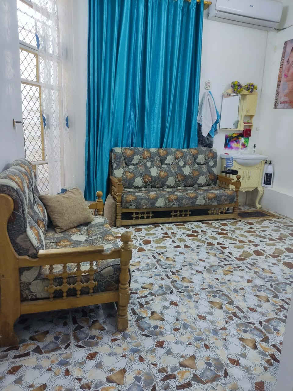 بيت للبيع مساحه  البناء 125 مربع الوجه 8 النزال 15 مع 40 متر مامبنيه ويه البيت يعني يصير النزال 20 
غرفه +مطبخ +استقبال + كلدور  وطارمه  وصحيات  حمام بناء جديد قبل 8  سنوات مبني جديد سند 25 مع حديقه 5 أمتار ونص نزاله عرض 8
 ويه الحديقه يصير نزاله ب21 
الموقع 
بابل خلف مزار الامام بكر ابن علي عليه السلام 
للأستفسار والسعر اوباقي التفاصيل على الخاص  اوالاتصال 
  ***********  اتصال 
***********  واتساب
#الجميع_عام_ارض_زراعي_للبيع
#الجميع_عام_اراضي_زراعي_للبيع_حله_بابل_دوانم_للبيع_الج
