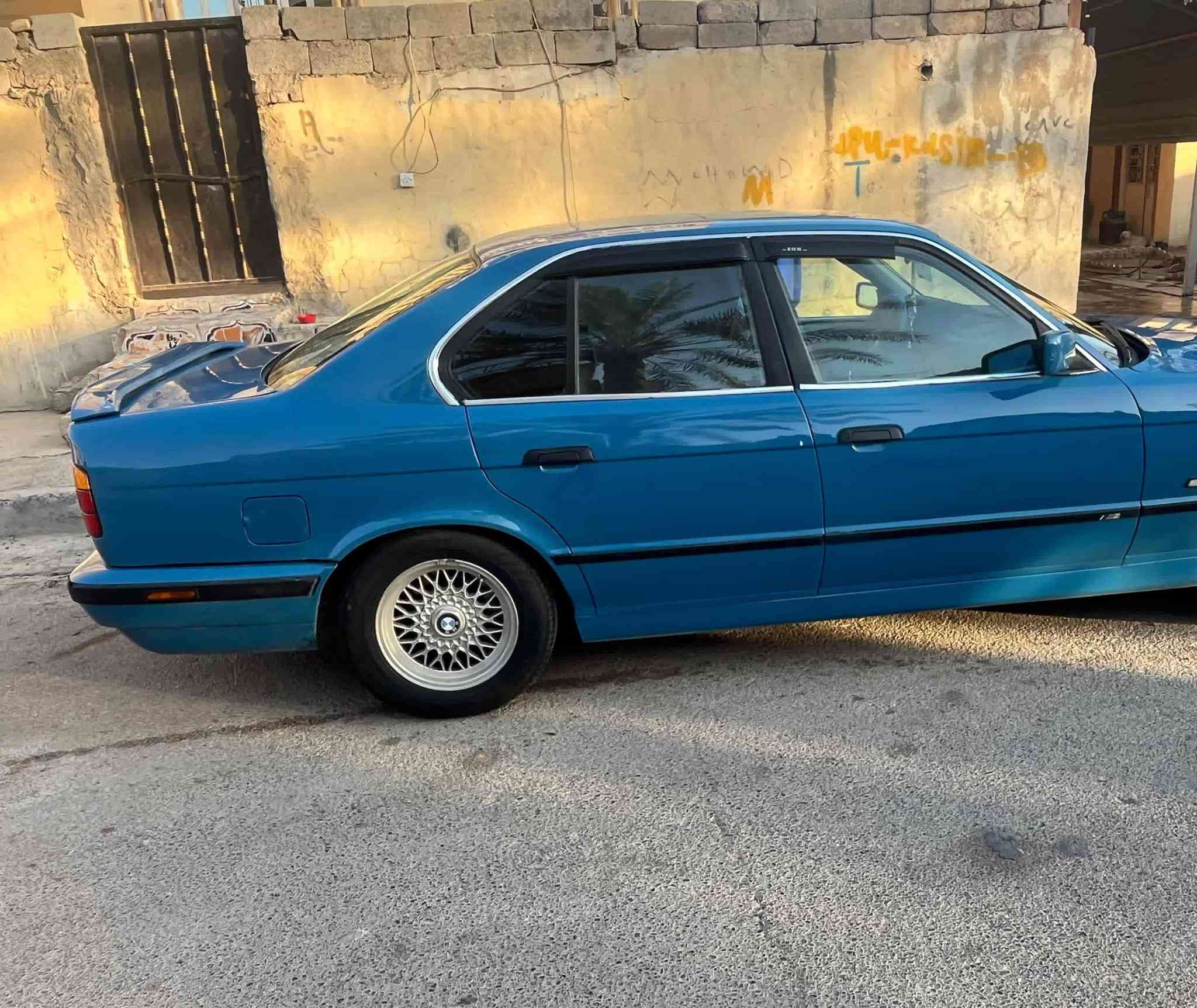 بي ام 
525 
موديل 91 
محرك مسكر عدل 
غرفة جلد حاوية 
محرك كير جدد 
صدر جديد 
تخم تاير جديد 
تبريد شغال 
كل كهربائيات شغالة
سعر 58 مكاني تكريت 
***********
