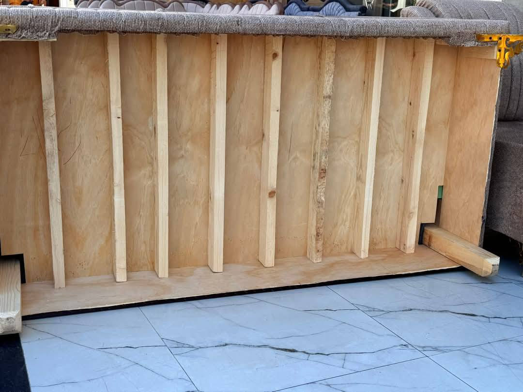 مفاجأة كبرى ♡ ويانه وبس الفتره محدوده  ديوانات ذات تصميم تركي شغل عراقي ضمان سفنج هايكستر عراقي ضغط عالي ضمان 6سنوات خشب 18مليم جام انج  ونص عراقي ضمان 10سنوات بأسعار منافسة وخيالية💫  خدمة توصيل 🚛الى باب البيت🏠 وسعر💫 التوصيل مجاني ديوان بموديلات تركية بطول 7.50 بسعر💫 مناسب جداَ جدا400 ألف د.ع  مع هدية كوشة عدد 4  نعمل💫 حسب القياسات الخاصة سعر المتر 65 ألف فقط فقط 
للحجز والاستفسار الرجاء الاتصال على الارقام التالية📞
***********مهند،،
***********مهند واتساب فايبر 
***********مهند،١
