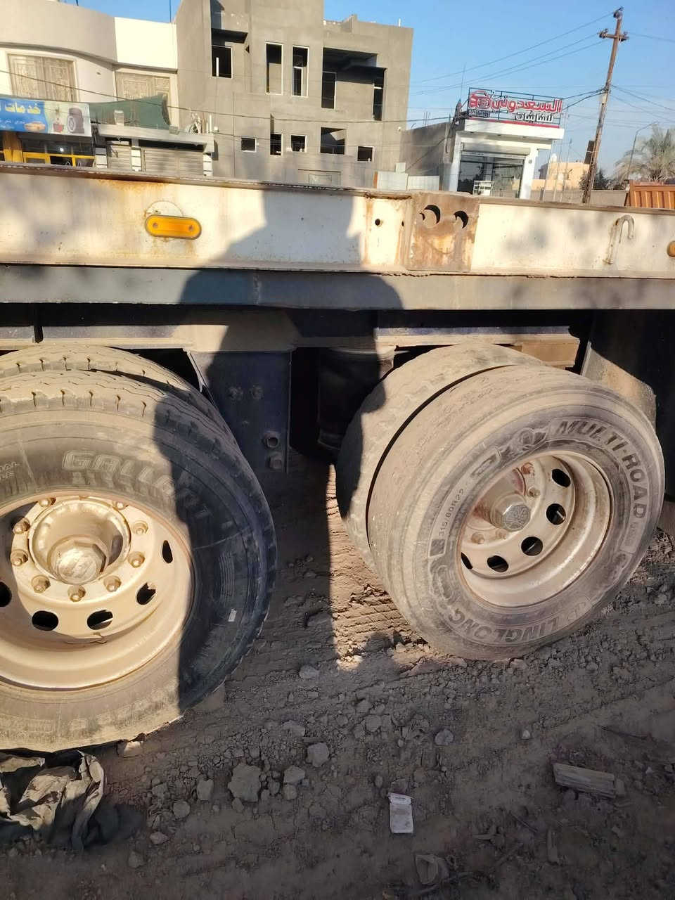 عربانه فلات عمل الجرف مديل ١٨ طول 12.60 تخم تاير 4 دناكير ألماني شريط صيني 60 جاهزه للعمل من صندكه ثلاجه مطبخ جاهزه من كلشي ***********
