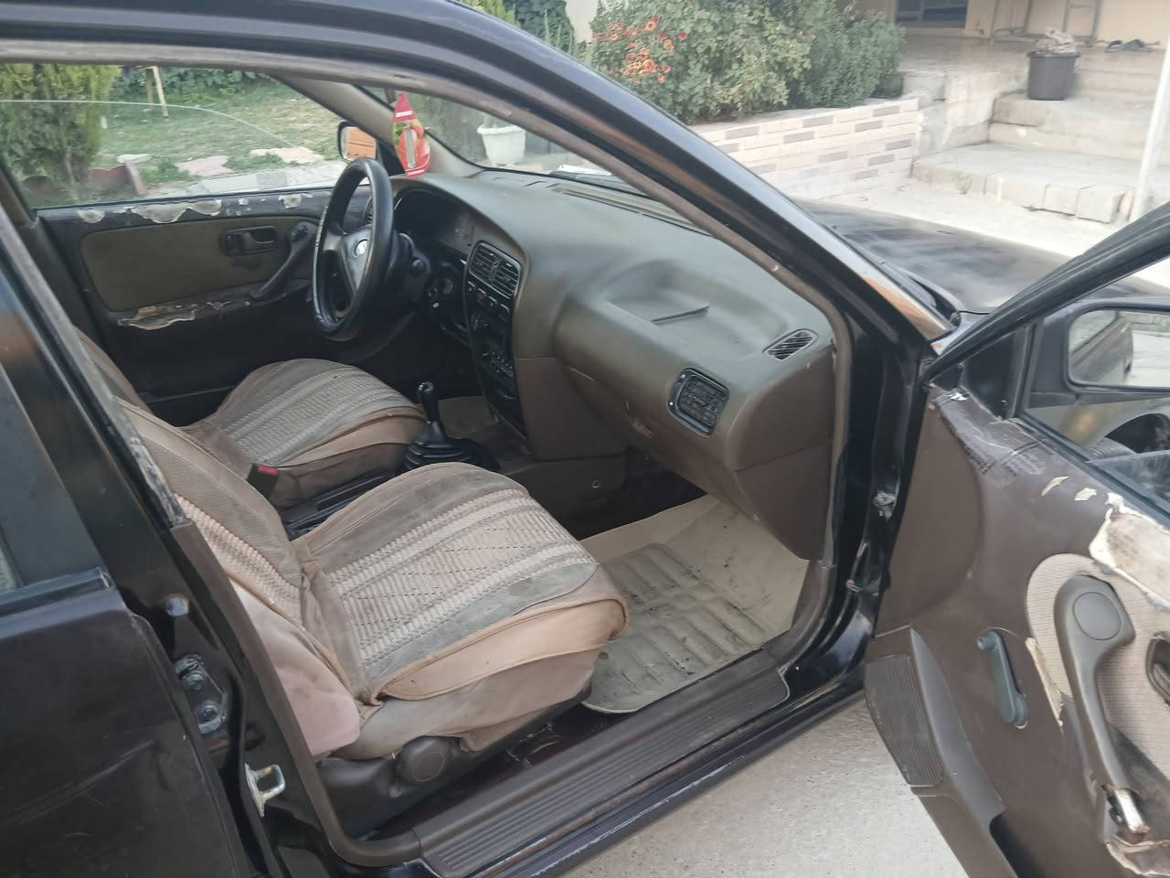 سيارة نيسان بريميرا موديل ١٩٩١حجم ١٦ تبريد طغم تاير جديد طغم أمامي جديد بدون صبغ فقط نص باب محرك وكير شرط سنويه خضره شرط مرسمه شرط التحويل والوكالة من الشرعي السعر ١٦ ورقة للاتصال 
***********
***********
