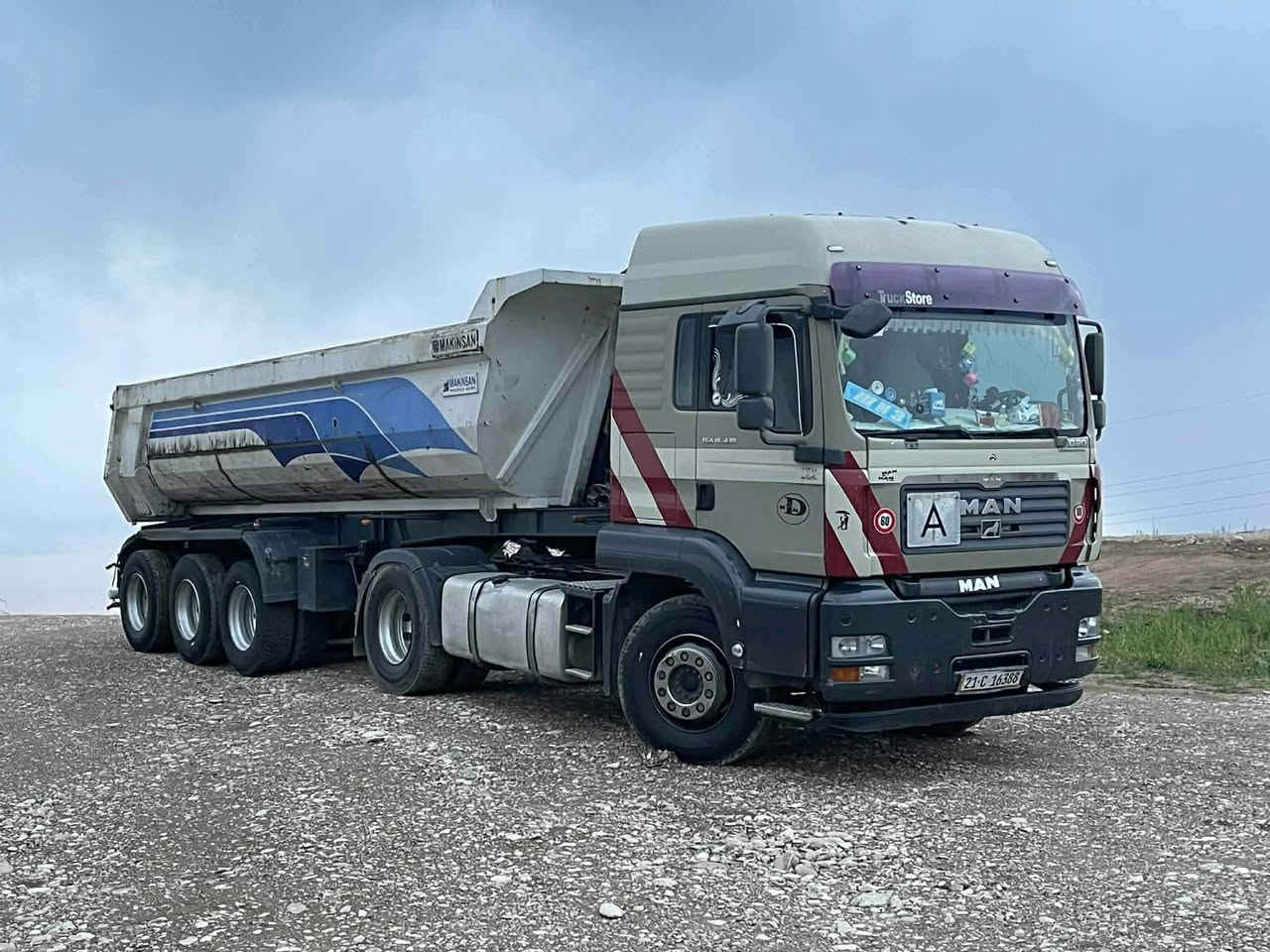 السلام عليكم 
راس عةرةبانة

موديل 2005
440انجكتر
تخم تايةر 
سةنوية جديدة
فول موصفات

عةرةبانةمكنيسان7نص
جك جبير دنكير14
سيارة جاهبز 
250مجال

مكان سةيارة دةربةديخان
***********
