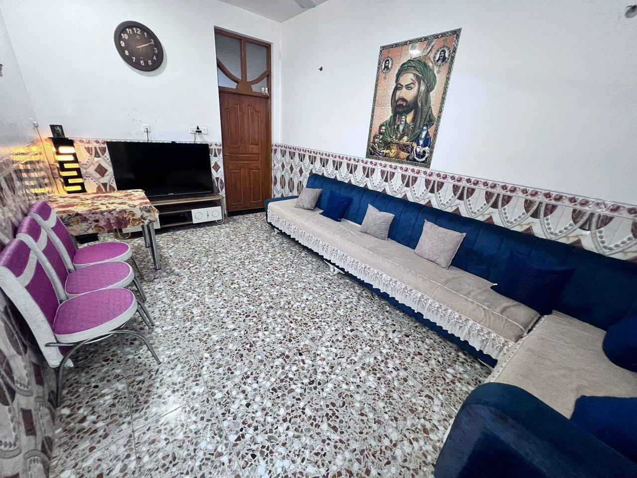 سلام عليكم دار للبيع طابو صرف المساحة ١٠٠م واجهة ٥م نزال ٢٠م بناء حديث غرفةنوم كلدور مطبخ استقبال حمام صحيات  صحيات خارجية طارمة البيت جدا نظيف عرض الشارع ١٥ م مجاري  منطقة جدا راقية التبليط والارصفة على الابواب العنوان حي العسكري شارع ٣٠ مقابل حسينية البتول تسليم البيت مدة اسبوع ما بعد البيع رقم الموبايل ***********
