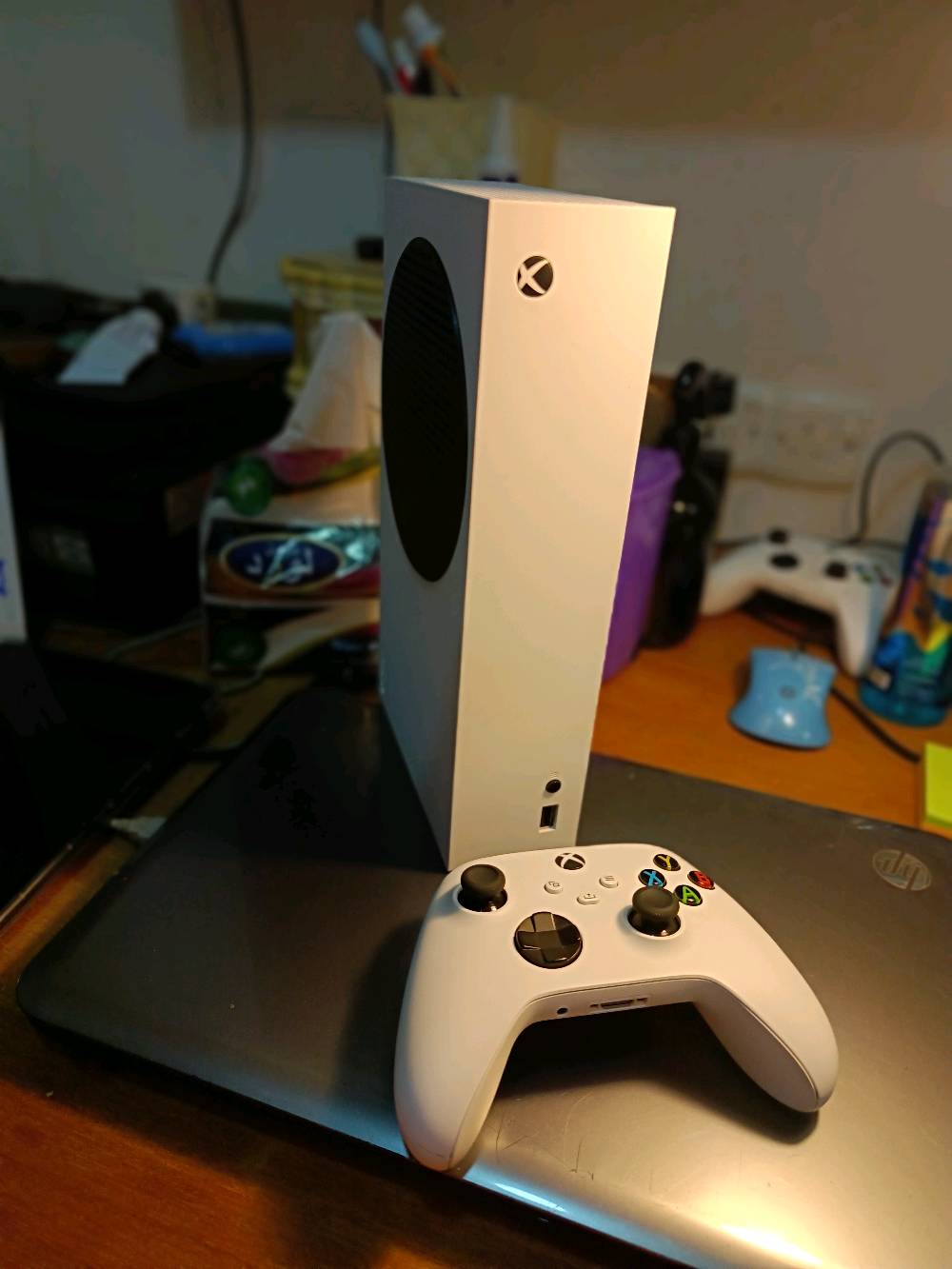 جهاز اكس بوكس سيريس اس انتاج حديث اخوان مو الانتاج القديم الجديد مالته هسه ب ٤٧٥ الف ايبيعوا 
جهاز نظافته جديد صاله عندي تقريبا ٥ اشهر استعملته قليل كلش وضميته ويا غراضه البلاديه + بطاريات ثنين للجوستك وشاحنتهن
السعر ٣٦٠ الف
العنوان بغداد الزعفرانيه