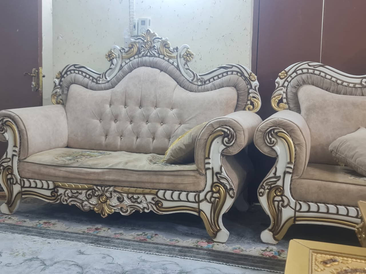 تخم 20 مقعد نظيف 
مع 5 طبلات طبلة كبيرة و4 صغار 
السعر 750 الف وبي مجال للشراي
المكان كربلاء حي الاسرة 
الاتصال***********
