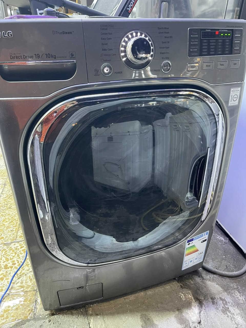 غساله فول ئوتمتيك 19كيلو LGفول موصفات بخار او مجفف  بشرط شغل ما بي اي عيب بشرط ضمان اوفحص اوشغل صناعه كوريا موديل حديث اي ستفسر عل***********
