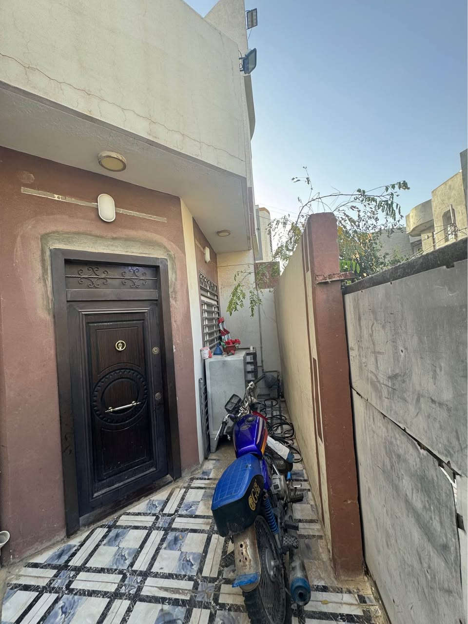 سلام عليكم بيت للبيع زراعي 

بيه غرفتين نوم و استقبال و مطبخ و حوش بيتونه 

سعر بيت 95 مليون وبي مجال 

عنوان حي واسطي قرب دائراء المعوقين 

ال شراي  يتصل *********** كركوك, العراق
