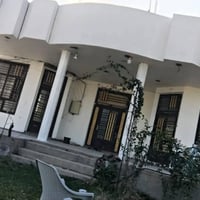 يوجد بيت للبيع كامل خدمات ماء كهرباء جاهز من كلشي البيت كما موضح في ال...
