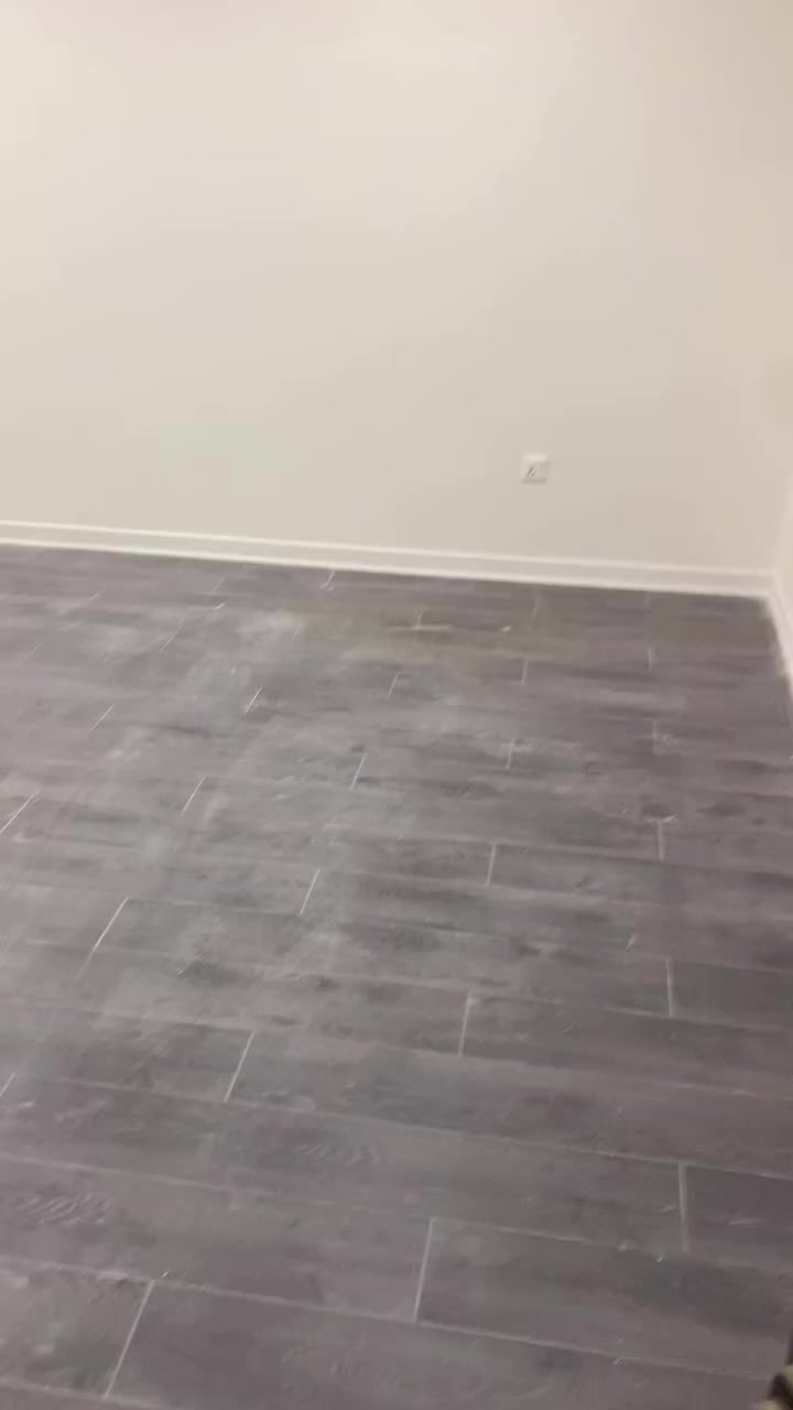 مساحه  200 متر 3 غرف نوم  3 حمامات الشقة زيرو غير مسكونه   السعر الكلي 339 مليون واصل 2015 متبقي 124 عله شكل دفعات  كل 3 اشهر 13 مليون  للاستفسار  يرجى مراسله الصفحه او  الاتصال ***********
