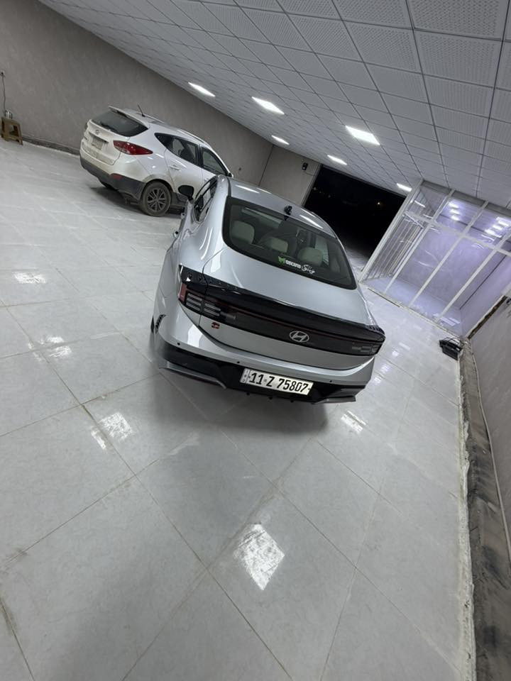 ⸻

🔥 للبيع — سوناتا 2025 (SEL) 🔥

Hyundai Sonata 2025 SEL
 • 🇺🇸 وارد أمريكي
 • 🔄 تحويل مباشر (ثاني يوم)
 • 📍 المكان: بغداد / المدائن
 • 🚗 الممشى: 15 ألف ميل

🛠️ الحالة:
 • حادث: قبق + جنطة + جاملغ خلفي
 • بدون أضرار مؤثرة على الهيكل
 • سيارة نظيفة جداً ومرتبة

⚙️ المواصفات:
 • محرك 2.5 لتر اقتصادي وقوي
 • قير أوتوماتيك
 • شاشة كبيرة + نظام حديث
 • حساسات أمامية وخلفية
 • كاميرات
 • رادار + أنظمة أمان
 • بصمة تشغيل + دخول ذكي
 • مواصفات SEL المعروفة

💰 السعر:

18,700 دولار 🔥 (بيه مجال بسيط)

📞 للاستفسار:

***********
