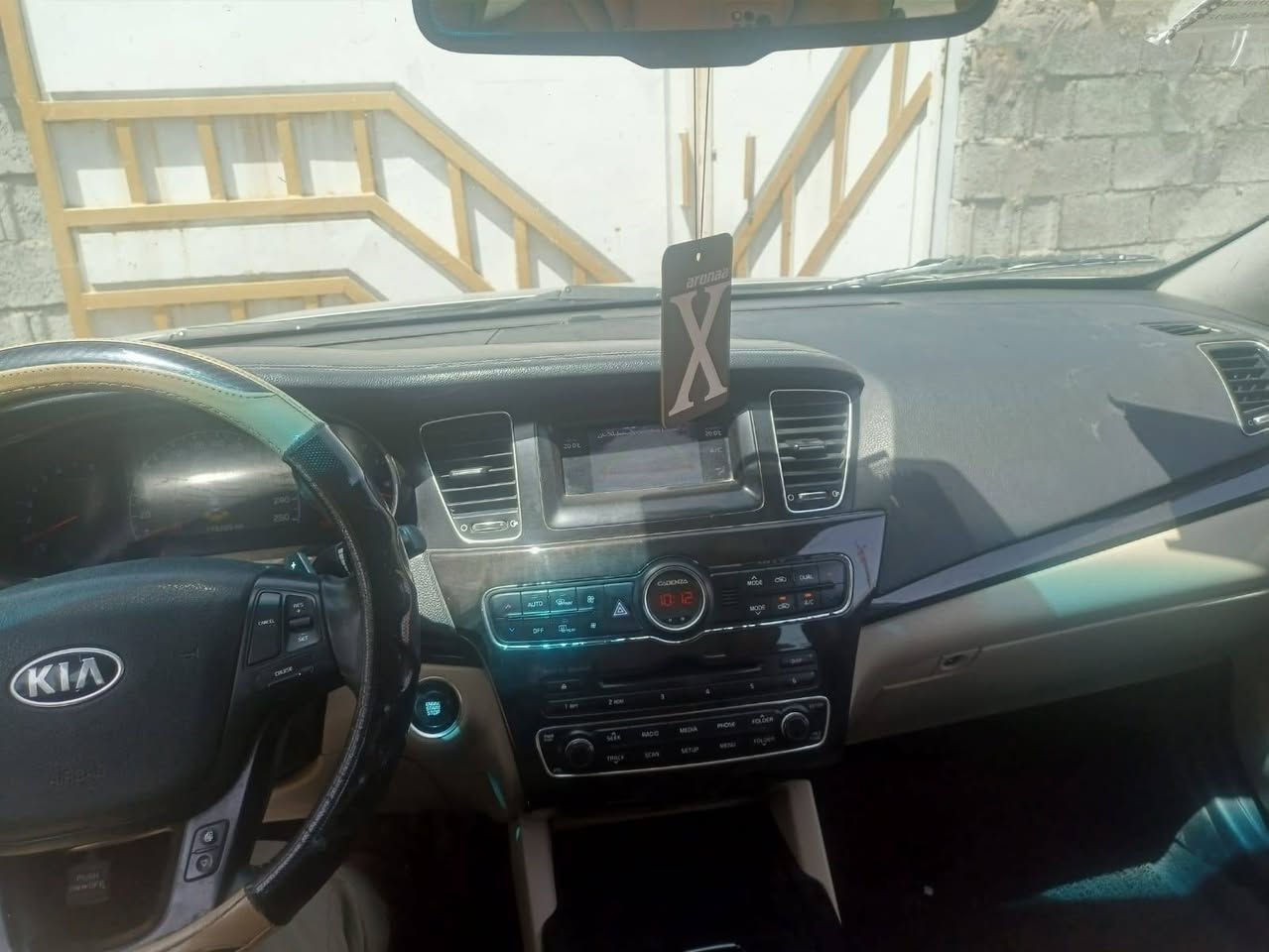 سلام عليكم كيا كادنزا 2014خليجي مكينه مفتوحه مبدل بيهه كازكيت السياره فول ماعده الفتحه السياره خير من الله تراي وين ميعجبك تخم تاير جديد باتري جديد السعر 120 وبيهه مجال ترهم مراوس حسب القناعه رقم ***********
