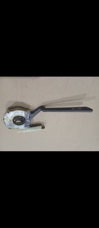 هذني قطعتين مال كولف لو مال اودي صراحه ما اعرف بالضبط بس اثنيناتهن فاح...