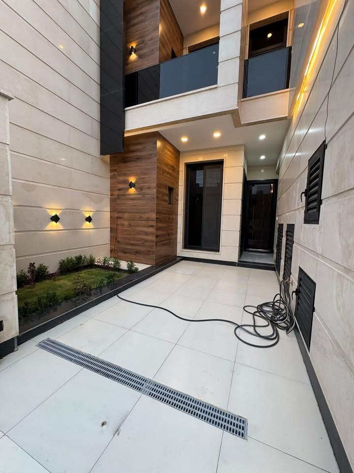 مكتب عباس للتطوير العقاري
بيت حديث للبيع 
المساحة : 150م
الواجهة : 5م
النزال : 30م
غرف نوم عدد 4 
حمامات عدد 6
الموقع : البنوك - حي التربية - خلف شارع النداوي 
موبايل : ***********
